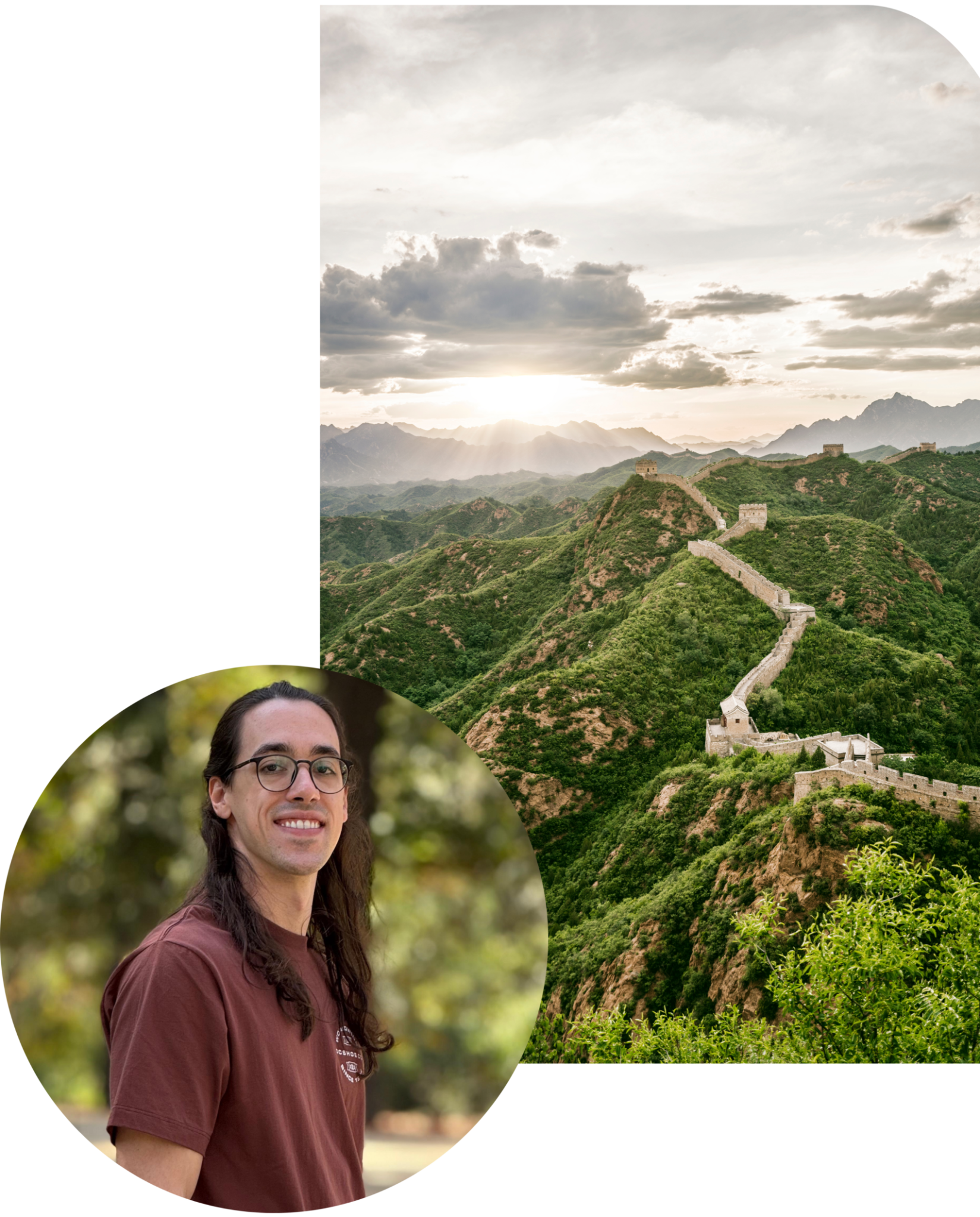 Perfil de João com fundo da Muralha da China